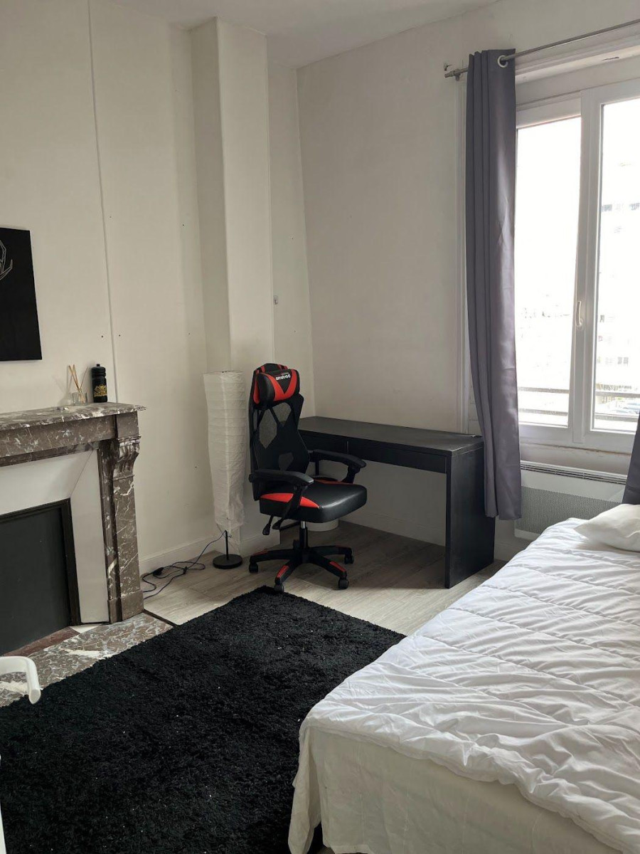 
                                                Colocation
                                                 Chambre meublee place d'Erlon
