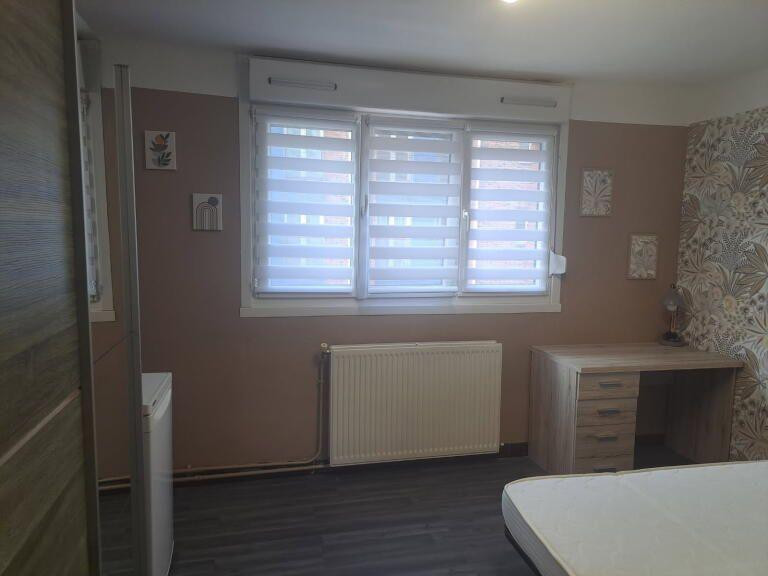 
                                                Location
                                                 Chambre meublée pour étudiant ligne 1
