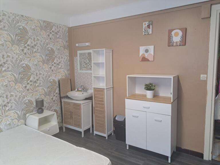 
                                                Location
                                                 Chambre meublée pour étudiant ligne 1