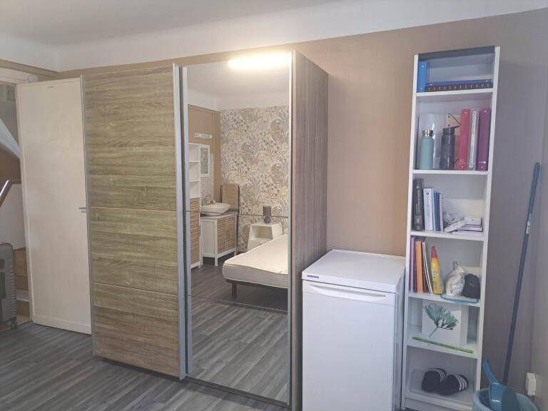 
                                                Location
                                                 Chambre meublée pour étudiant ligne 1
