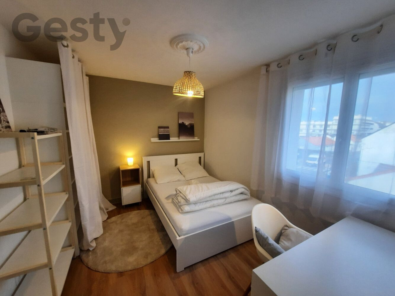 
                                                Colocation
                                                 Chambre meublée proche transports/universités