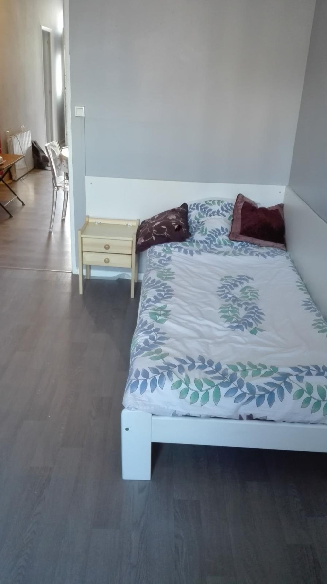 
                                                Colocation
                                                 Chambre meublée quartier Croix de Pierre