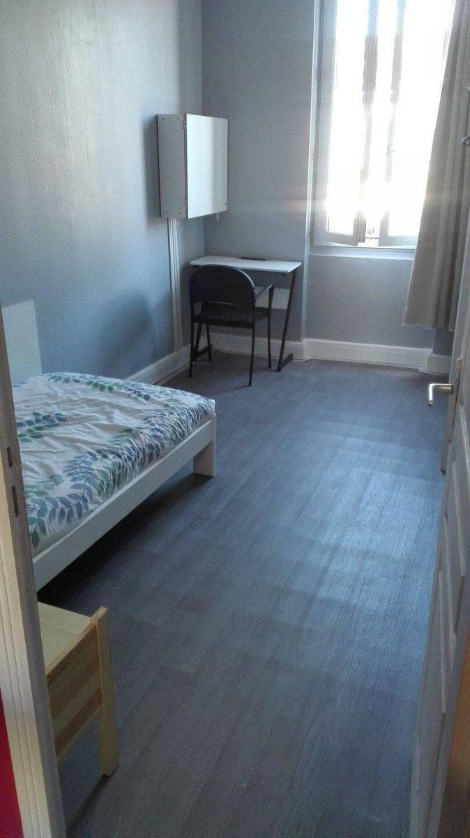 
                                                Colocation
                                                 Chambre meublée quartier Croix de Pierre