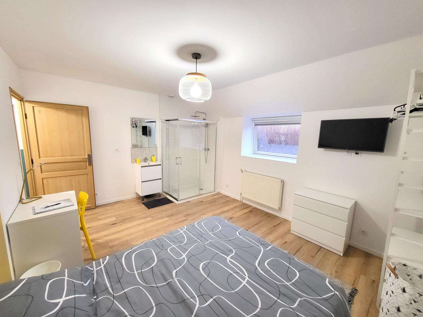 
                                                Colocation
                                                 Chambre meublée SDB privative + garage