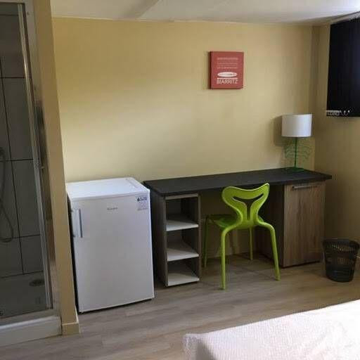 
                                                Colocation
                                                 Chambre NEUVE meublée/équipée TALENCE