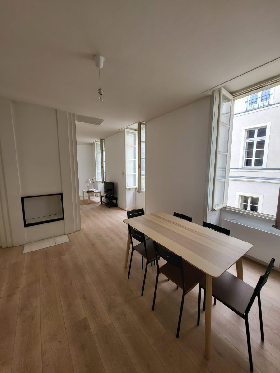 
                                                Colocation
                                                 Chambre pour étudiant(s) en colocation à Nantes