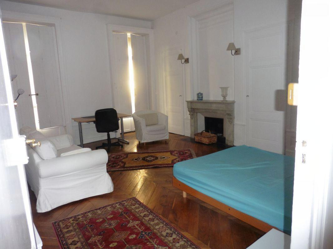 
                                                Colocation
                                                 Chambre privée dans appartement de 140m2