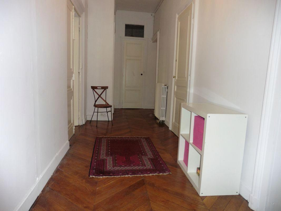 
                                                Colocation
                                                 Chambre privée dans appartement de 140m2