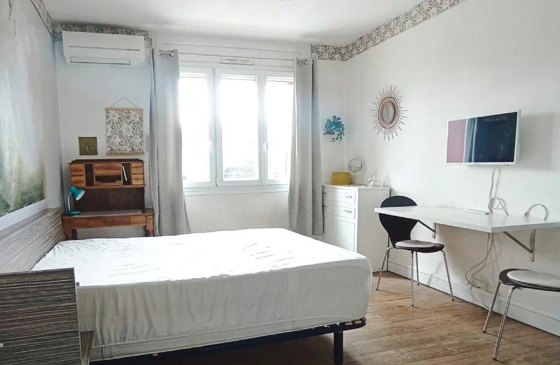 
                                                Colocation
                                                 Chambre privée de 18m² dans coloc 70m²