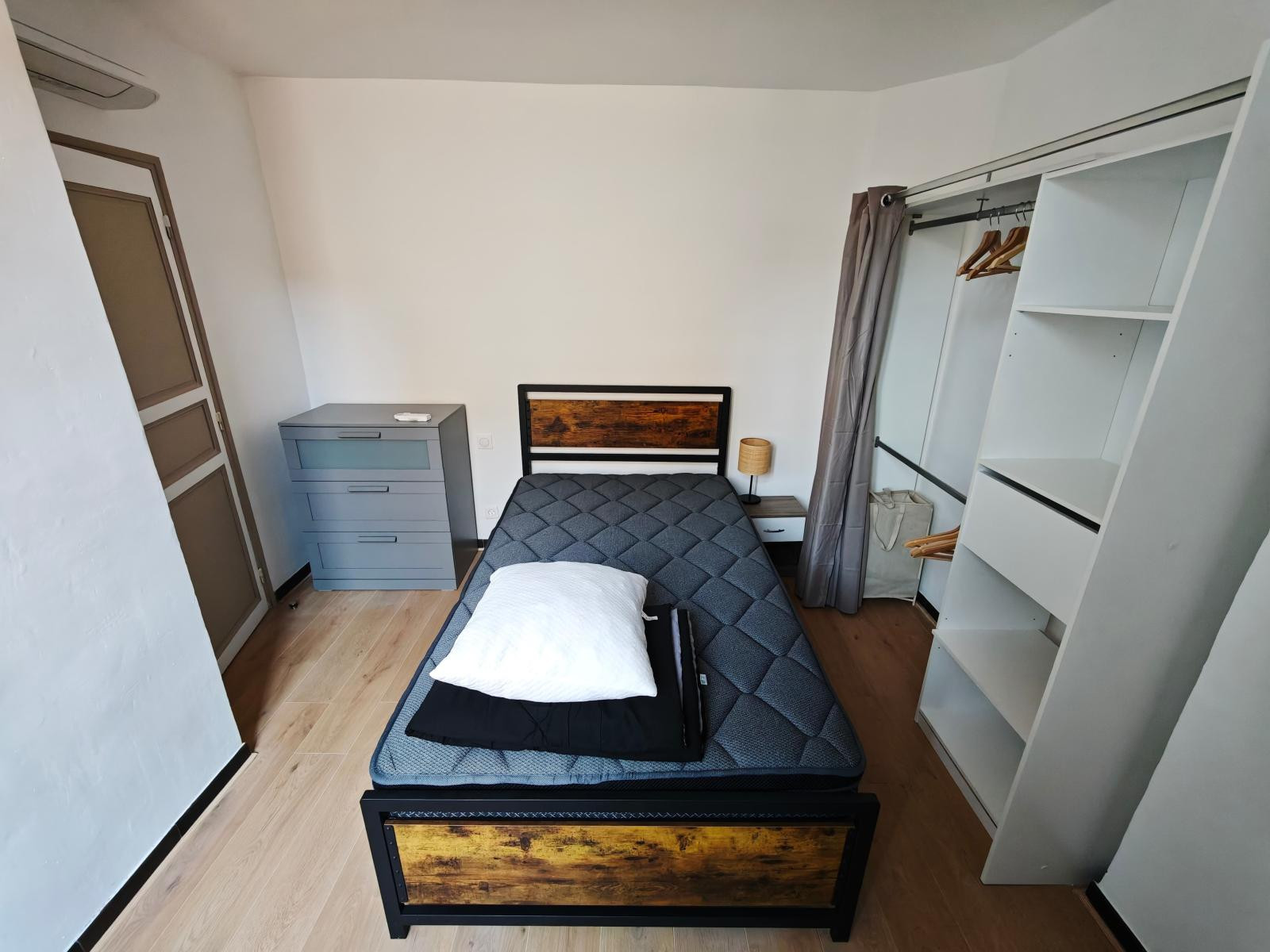 
                                                Colocation
                                                 Chambre privée en colocation - Carpentras