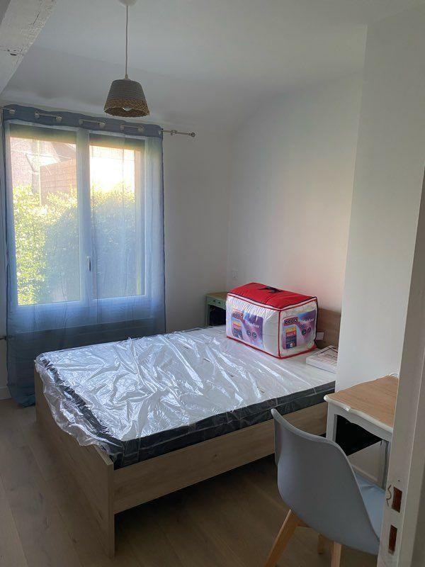 
                                                Colocation
                                                 Chambre privée et meublée dans superbe maison