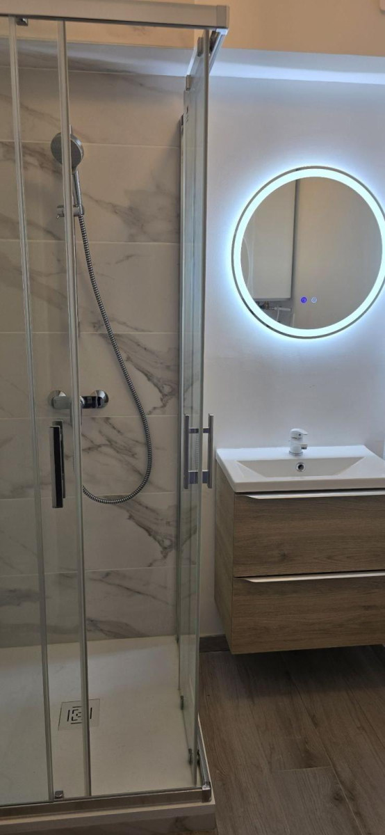 
                                                Colocation
                                                 Chambre rénovée Gratte-Ciel – Métro 2 min – Balcon
