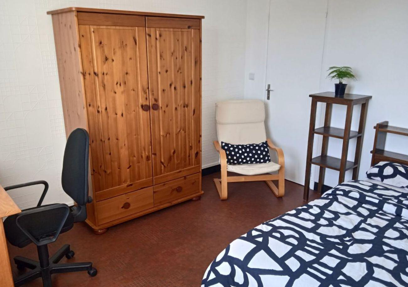 
                                                Colocation
                                                 Chambre saine et lumineuse - bail individuel
