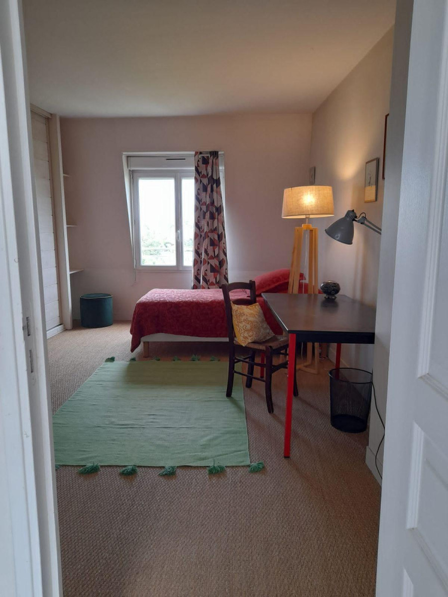 
                                                Colocation
                                                 Chambre + sdb dans maison familiale proche Paris