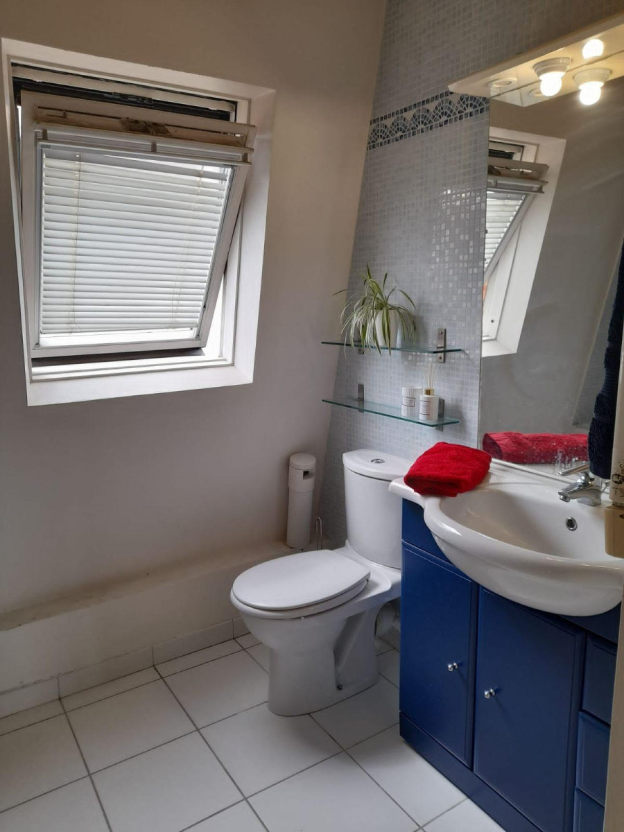 
                                                Colocation
                                                 Chambre + sdb dans maison familiale proche Paris