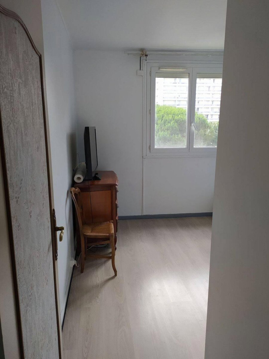 
                                                Colocation
                                                 Chambre spacieuse dans une colocation
