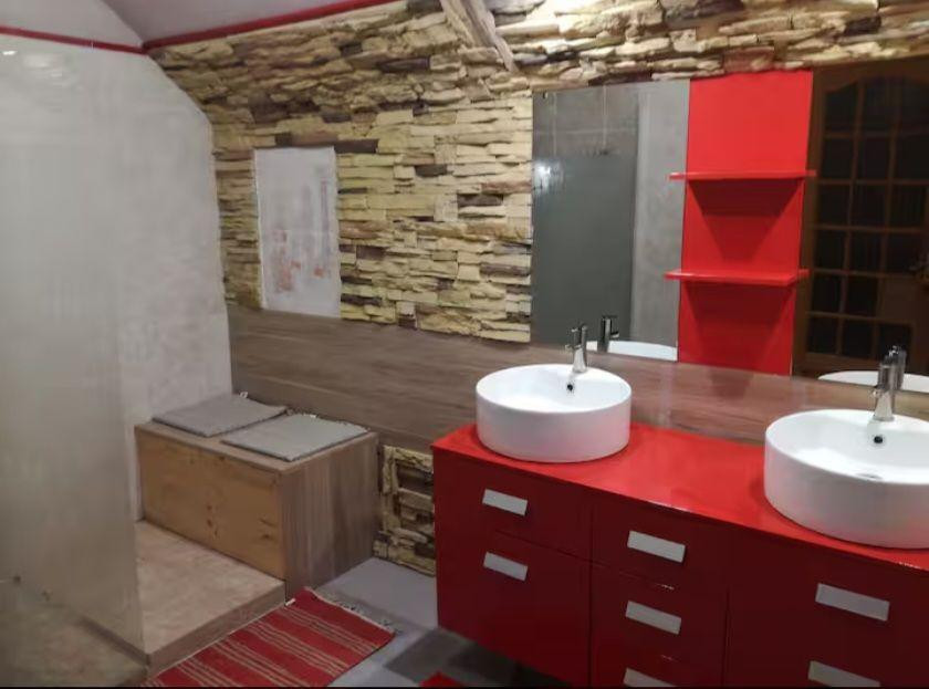 
                                                Colocation
                                                 Chambre/suite de 45m2