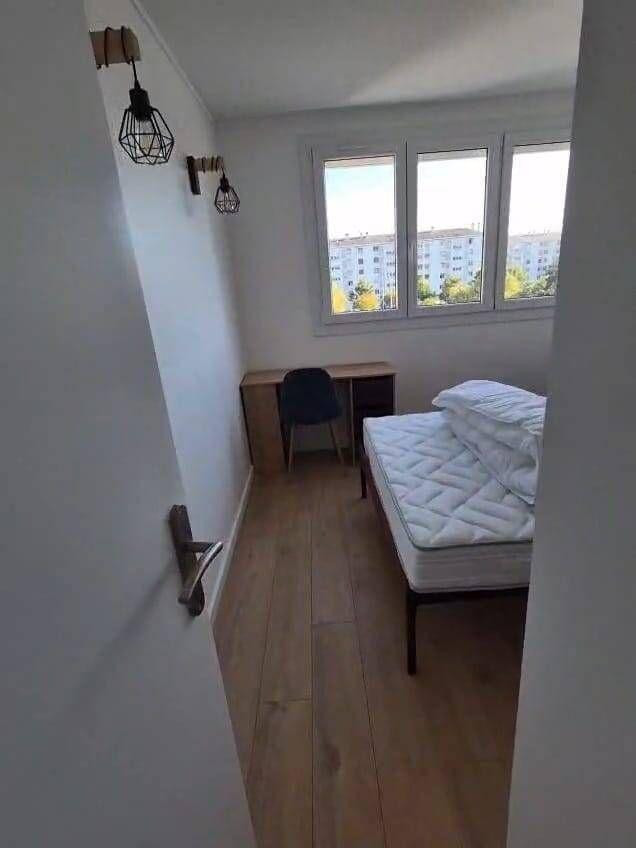 
                                                Colocation
                                                 Chambre TOUT INCLUS (Élec + internet + chauffage)