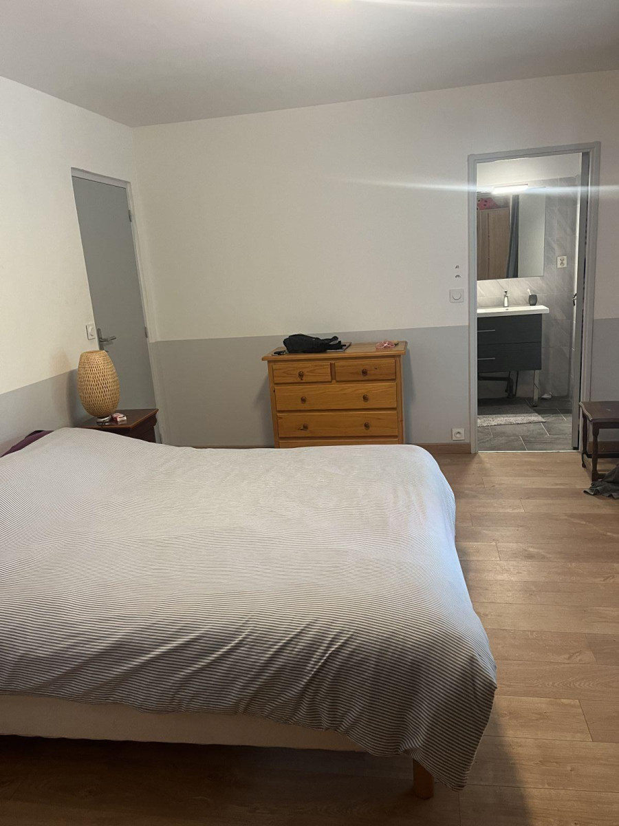 
                                                Colocation
                                                 Chambres à louer dans superbe Villa .