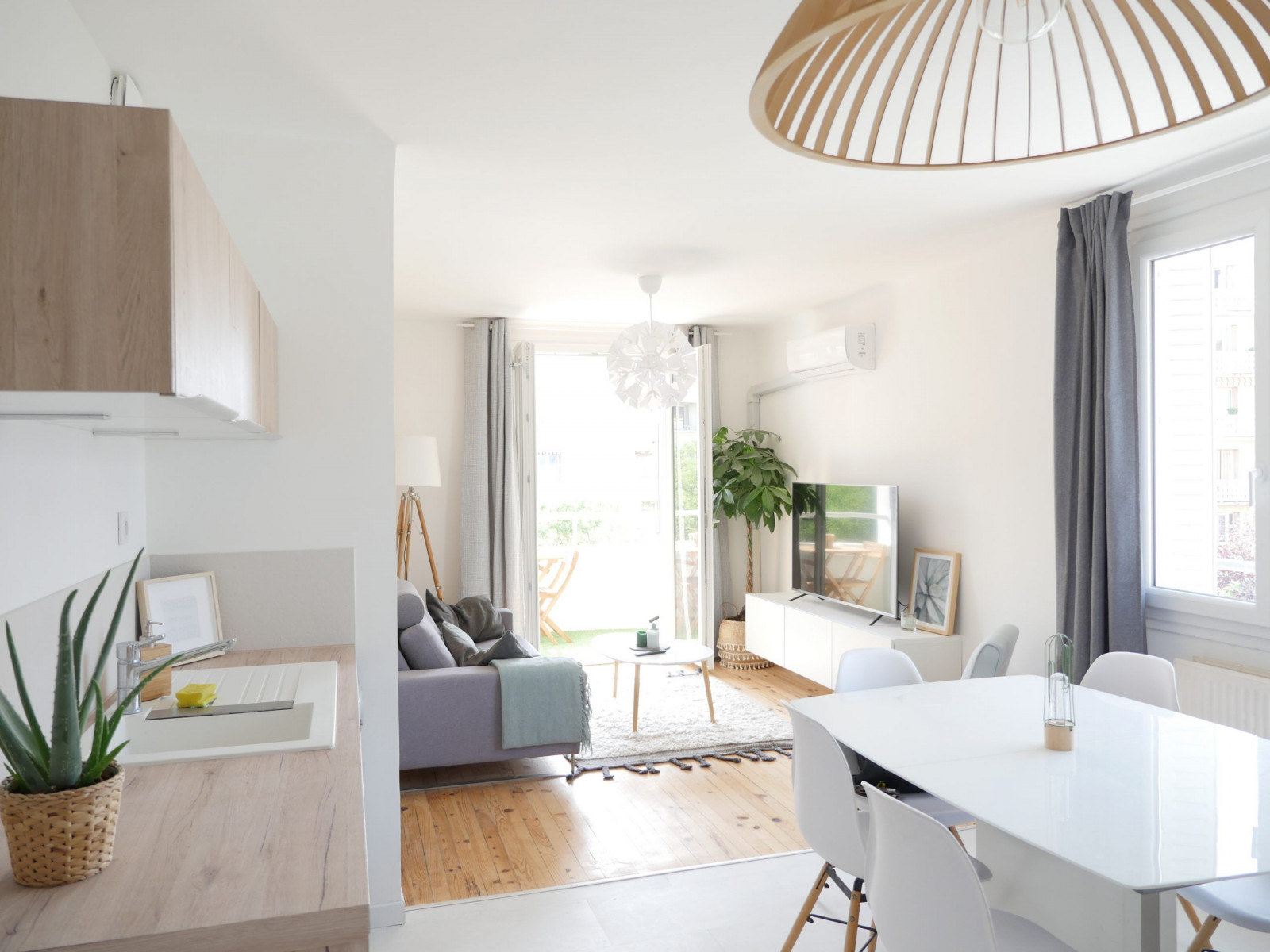 
                                                Location
                                                 Chambres cosy avec douche privée - tout inclus avec ménage (loyer tout inclus)