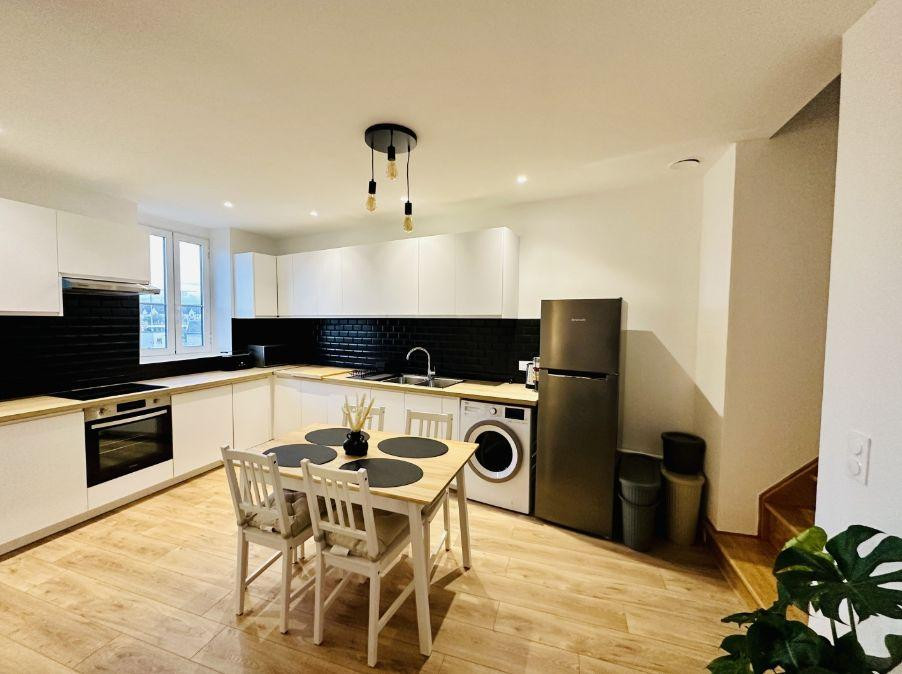 
                                                Location
                                                 Chambres de 12 m2 100% femmes