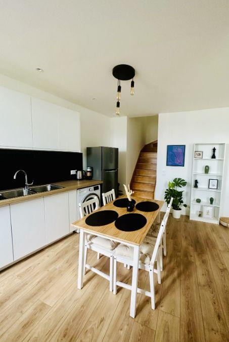 
                                                Location
                                                 Chambres de 12 m2 100% femmes