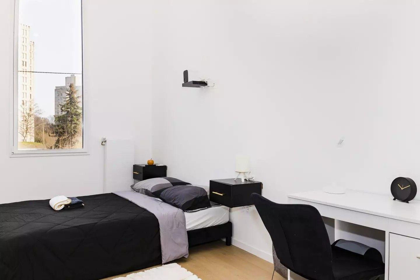 
                                                Colocation
                                                 Chambres dispo dans coloc 107m²