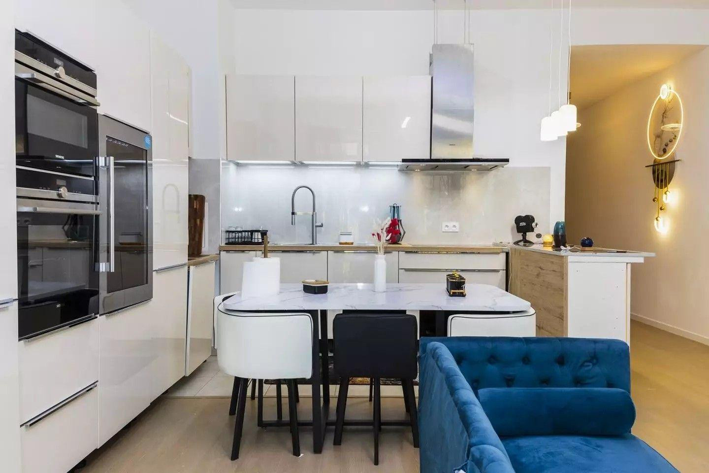 
                                                Colocation
                                                 Chambres dispo dans coloc 107m²