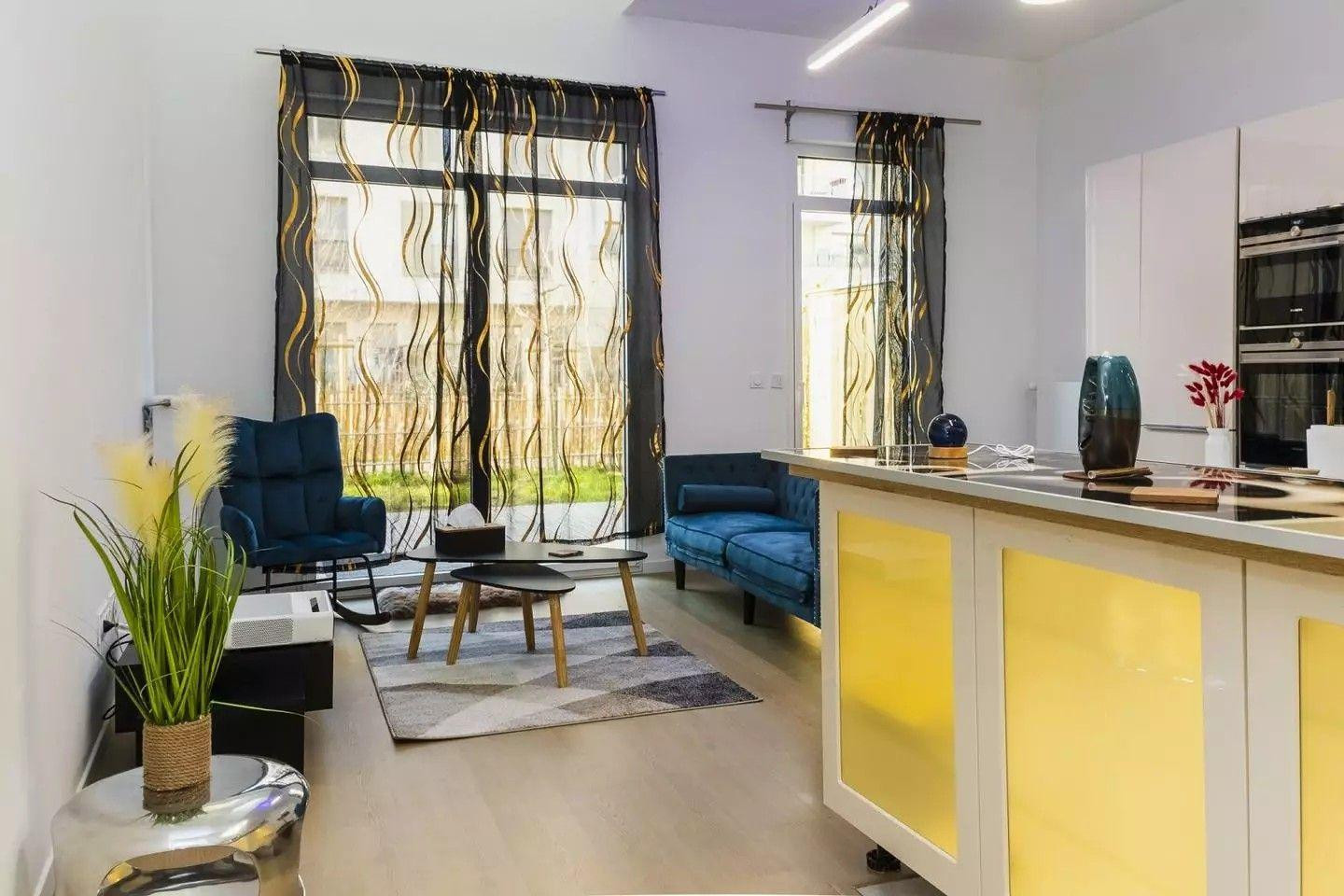 
                                                Colocation
                                                 Chambres dispo dans coloc 107m²
