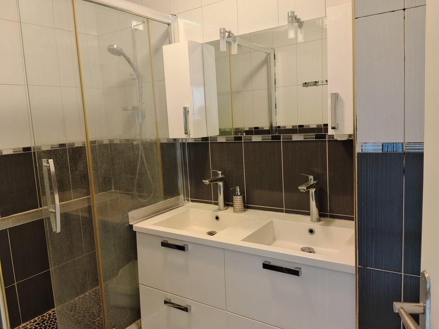 
                                                Colocation
                                                 Chambres dispo dans DUPLEX 95m² avec balcon