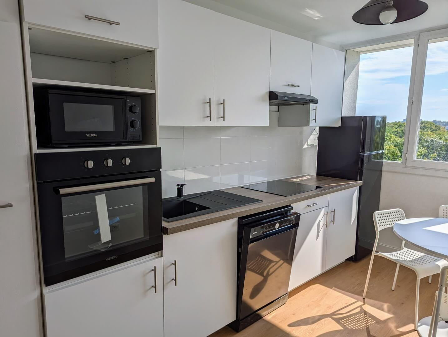 
                                                Colocation
                                                 Chambres dispos dans bel coloc refaite à neuf 78m²