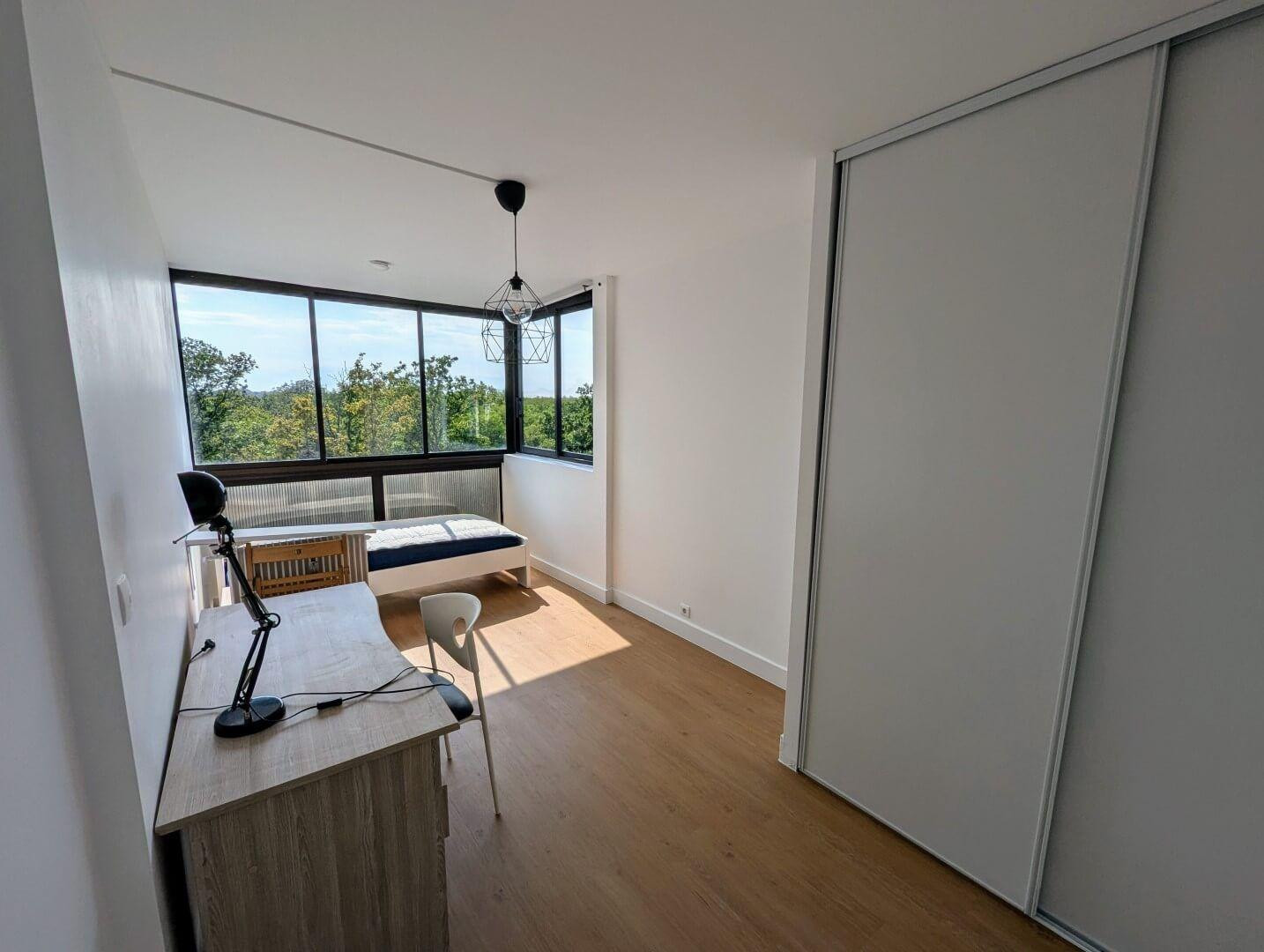 
                                                Colocation
                                                 Chambres dispos dans bel coloc refaite à neuf 78m²