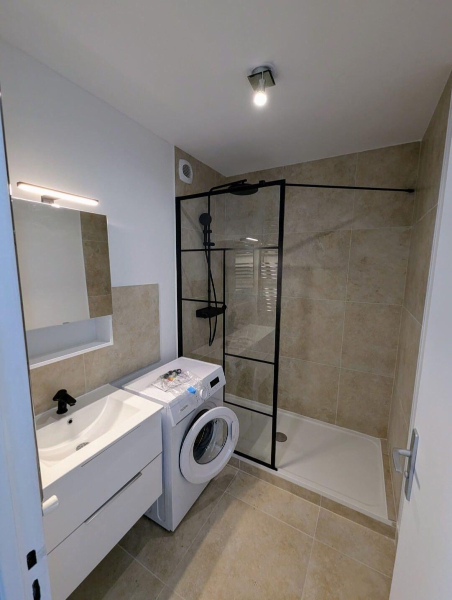 
                                                Colocation
                                                 Chambres dispos dans bel coloc refaite à neuf 78m²