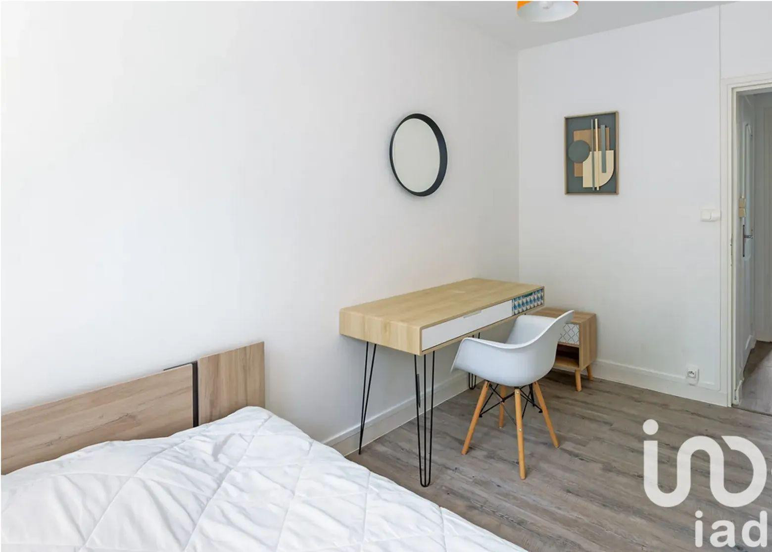 
                                                Colocation
                                                 Chambres dispos dans coloc entièrement rénovée