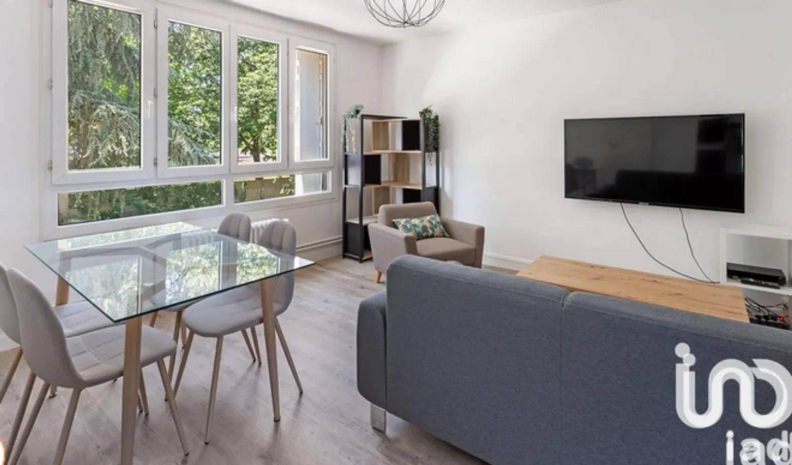 
                                                Colocation
                                                 Chambres dispos dans coloc entièrement rénovée