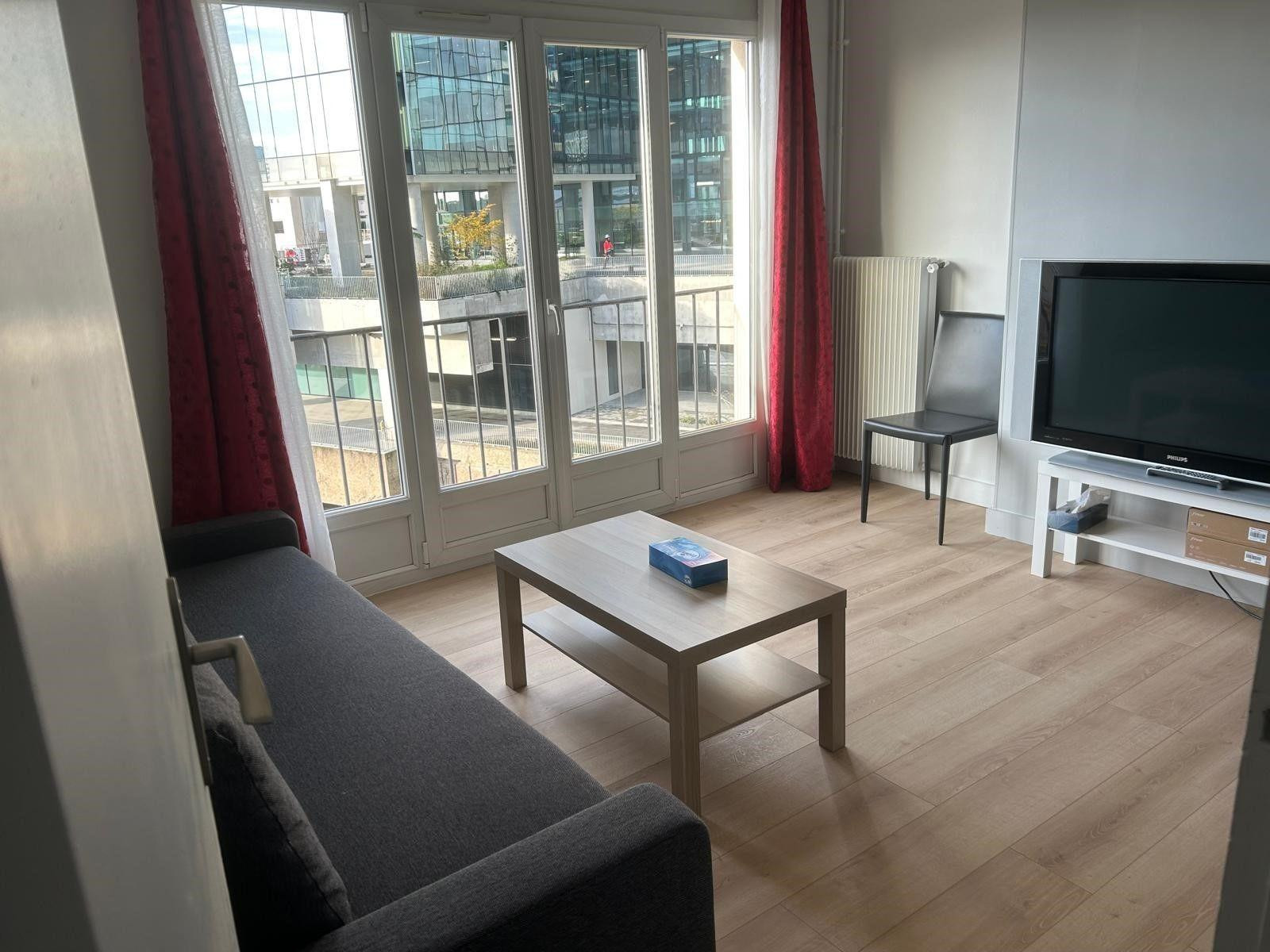 
                                                Colocation
                                                 Chambres dispos dans coloc lumineuse 77m²