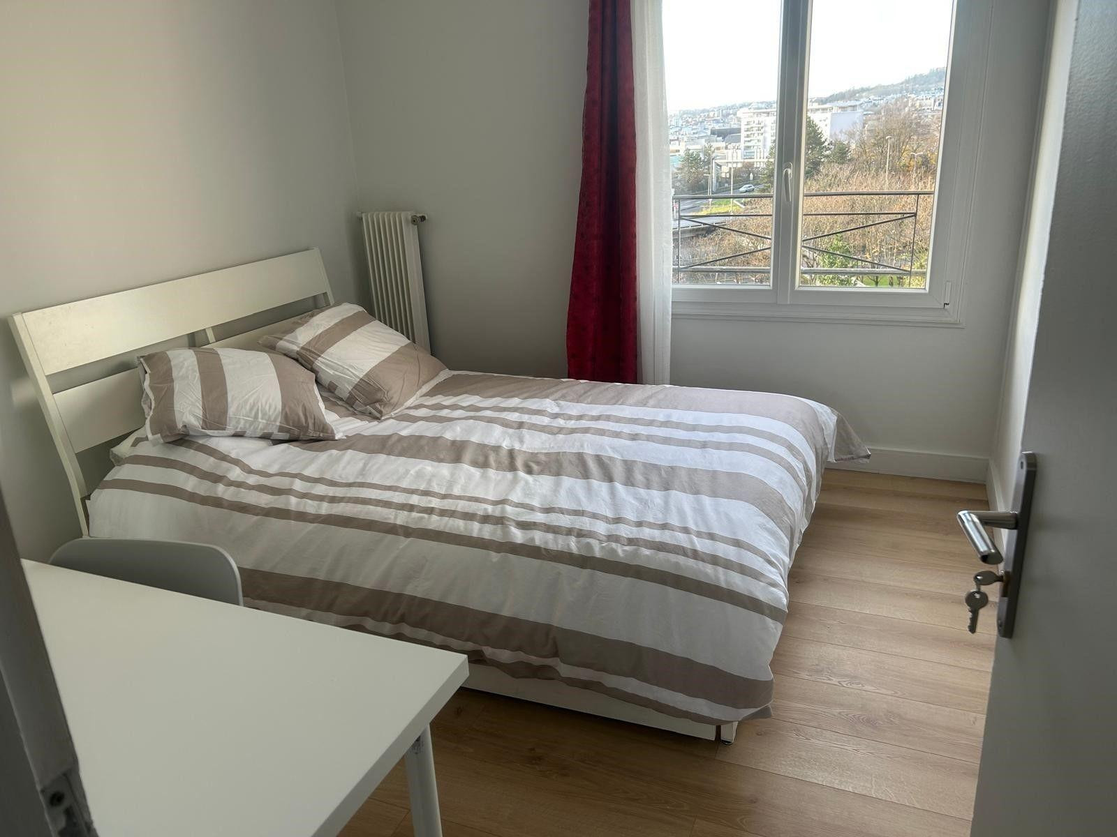 
                                                Colocation
                                                 Chambres dispos dans coloc lumineuse 77m²