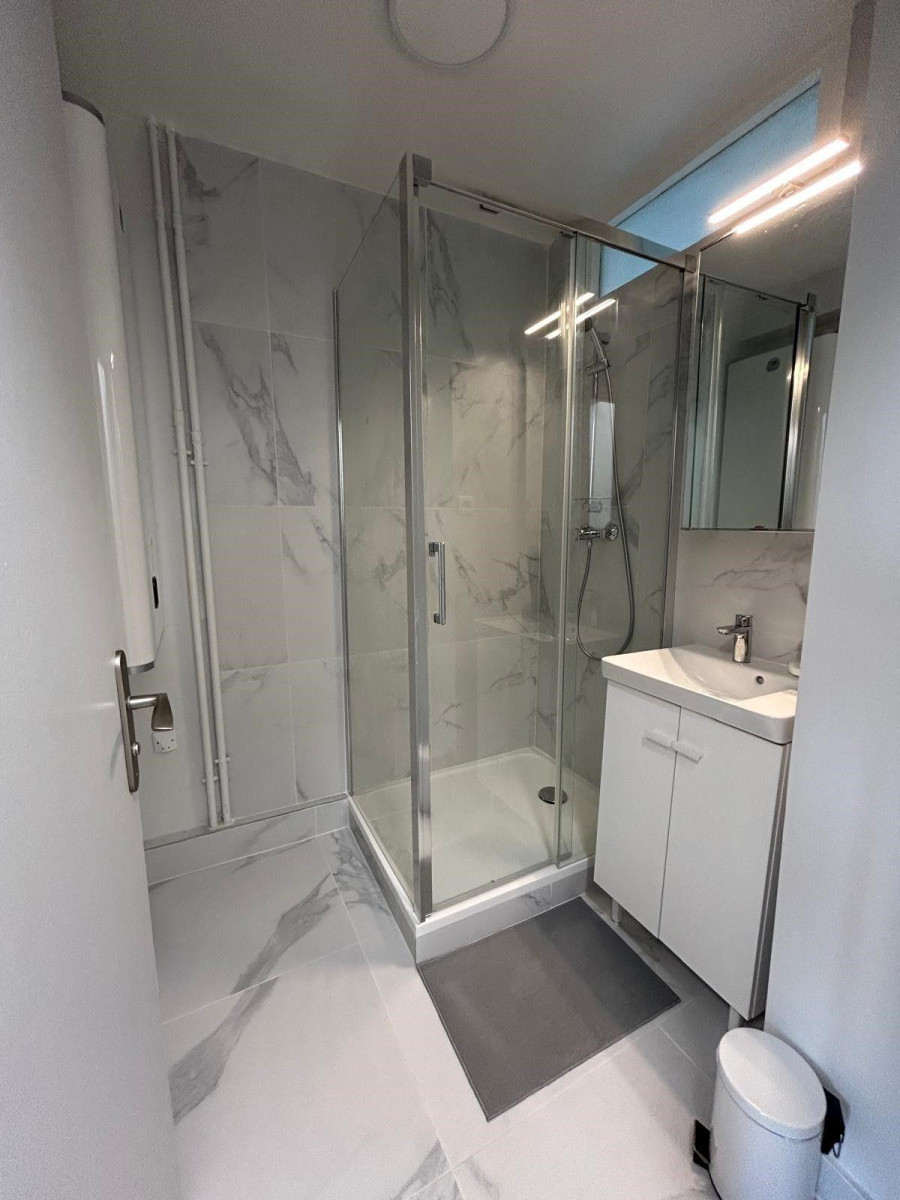 
                                                Colocation
                                                 Chambres dispos dans coloc lumineuse 77m²