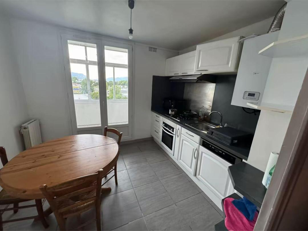 
                                                Colocation
                                                 Chambres étudiantes en collaboration