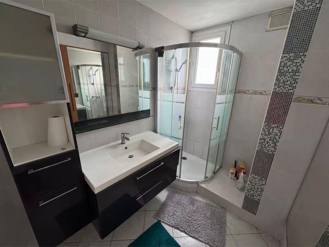 
                                                Colocation
                                                 Chambres étudiantes en collaboration