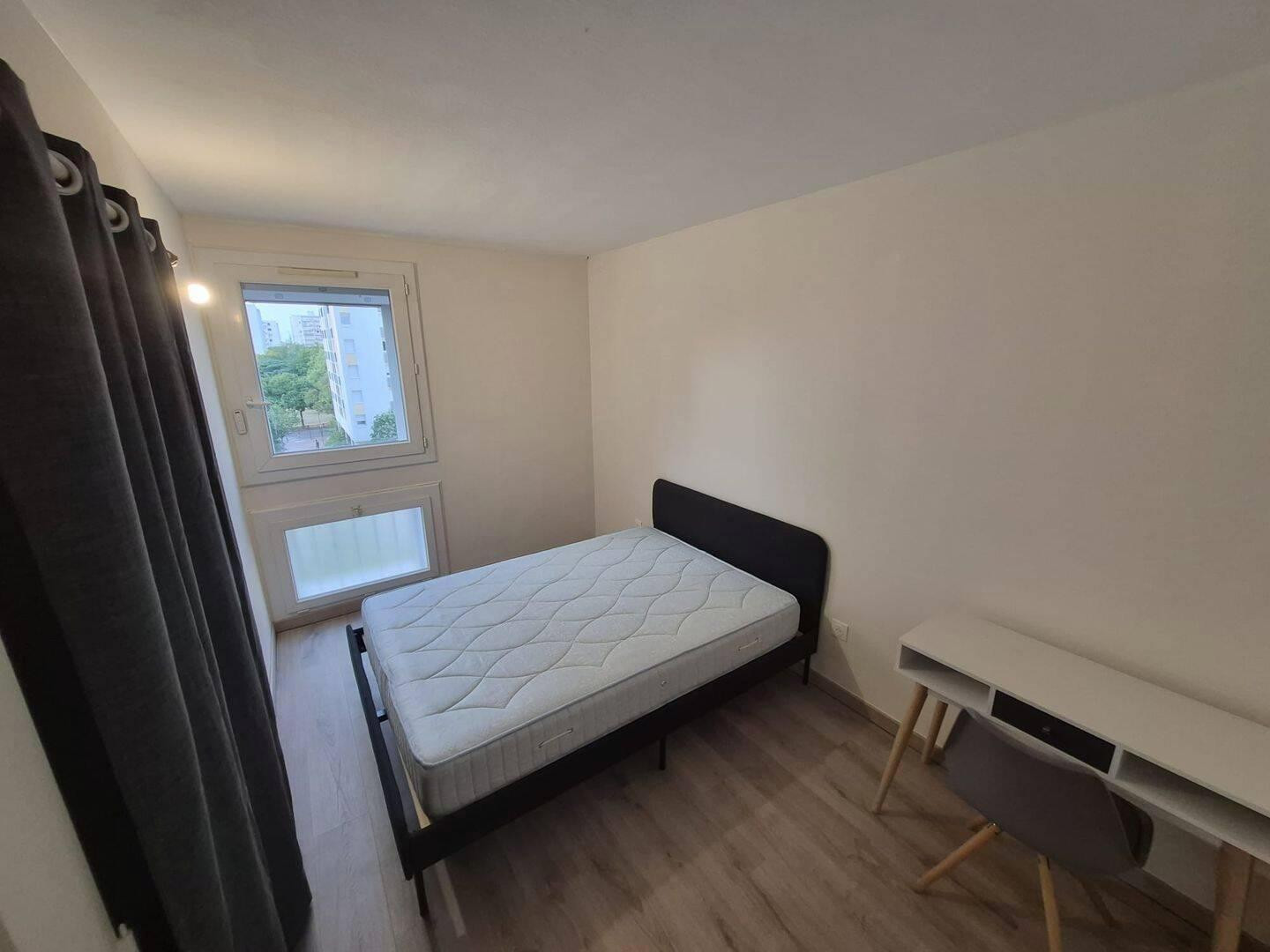 
                                                Colocation
                                                 Chambres meublées dans colocation