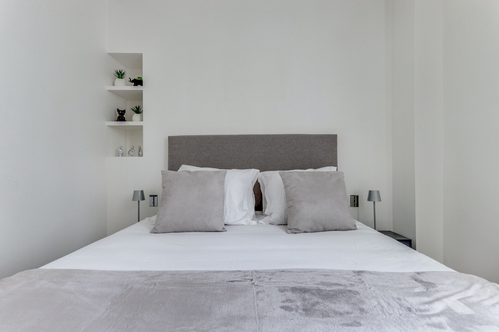 
                                                Location
                                                 Champs Elysées - Washington 4 Bedrooms (loyer tout inclus)