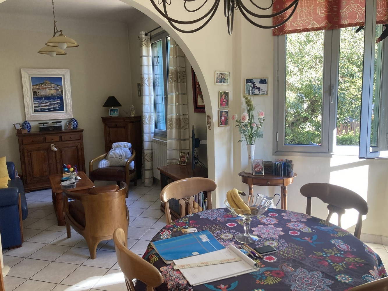 
                                                Vente
                                                 CHARLEVAL Maison T6, 110 m² en R+1 , garage