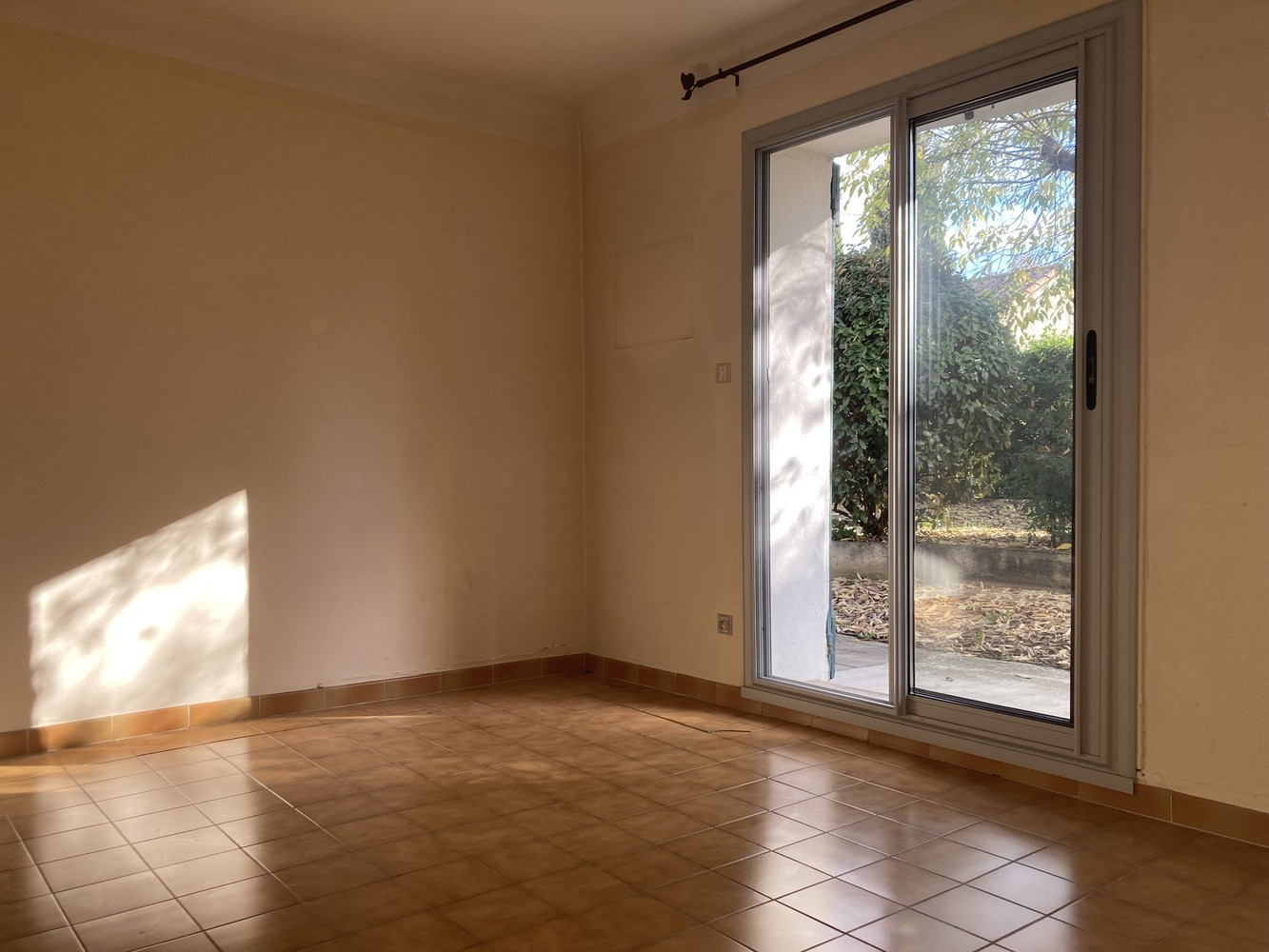 
                                                Vente
                                                 CHARLEVAL Maison T6, 110 m² en R+1 , garage
