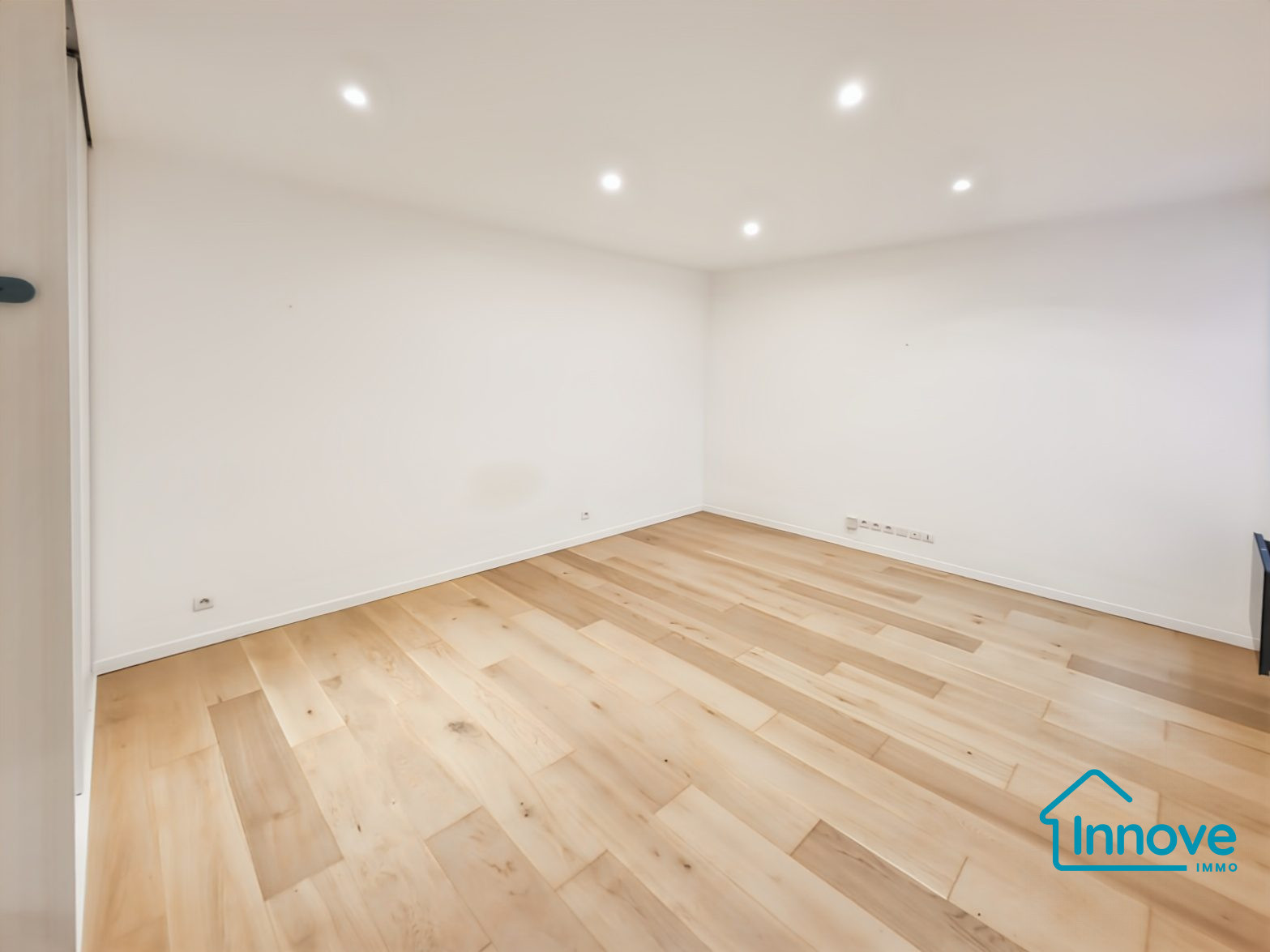 
                                                Location
                                                 Charmant 2 pièces 43m² - Ecole Militaire