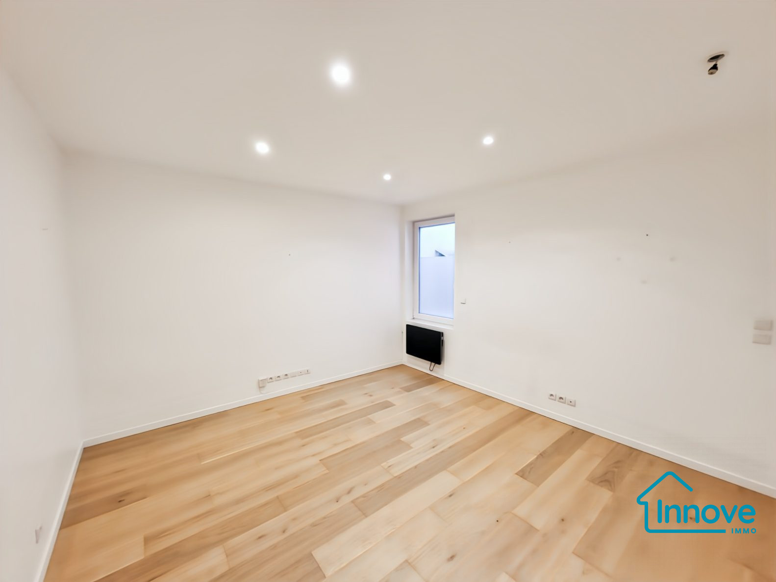 
                                                Location
                                                 Charmant 2 pièces 43m² - Ecole Militaire