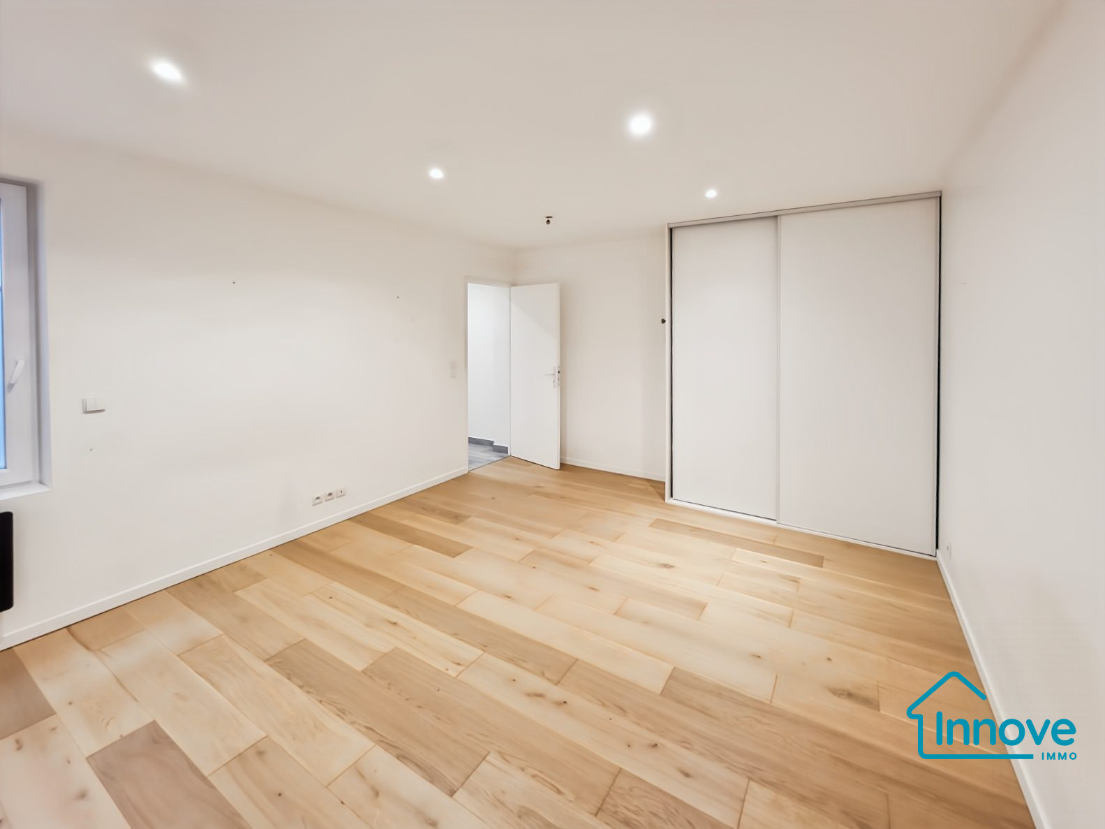 
                                                Location
                                                 Charmant 2 pièces 43m² - Ecole Militaire