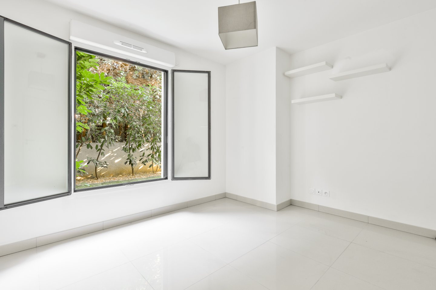
                                                Vente
                                                 Charmant 2 pièces en parfait état,  jardin de 55m2