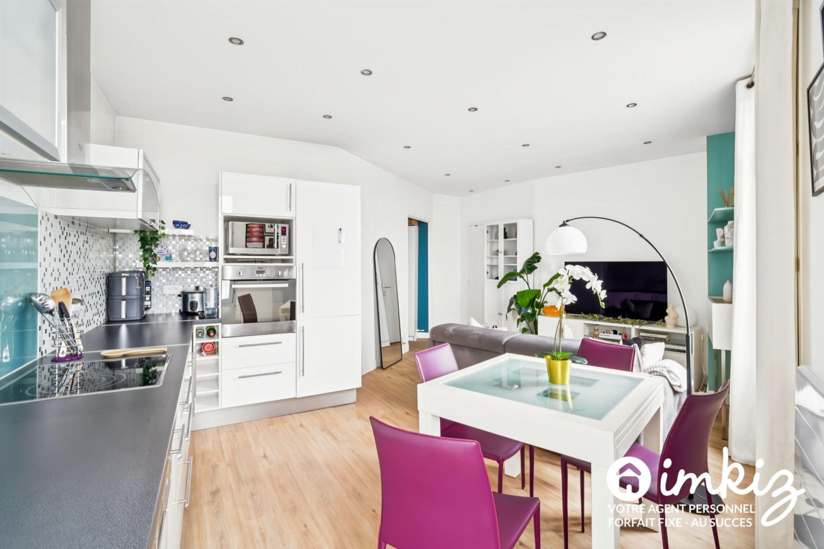 
                                                Vente
                                                 Charmant 2 pièces entre le RER E et le Métro 15