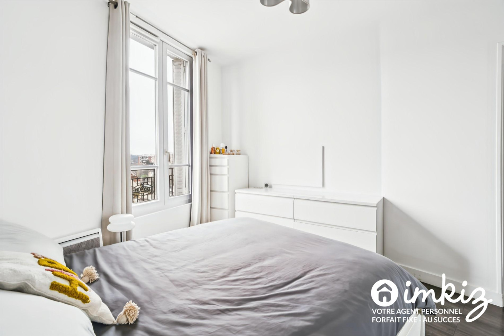 
                                                Vente
                                                 Charmant 2 pièces entre le RER E et le Métro 15